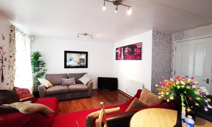 Edmonton Apartment | London 2 x Bedtooms 2 x Bathrooms Apartment
