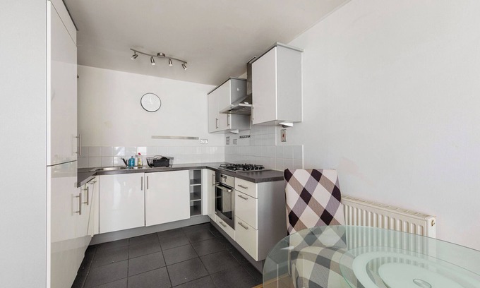 Stratford Apartment | London Oasis Apartment