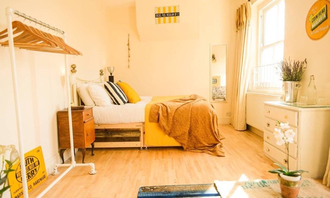 Tower Hamlets Apartment | London's East End 2 Bed Apartment