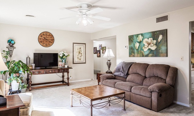 Ellendale House | Long-Term Stays - Germantown