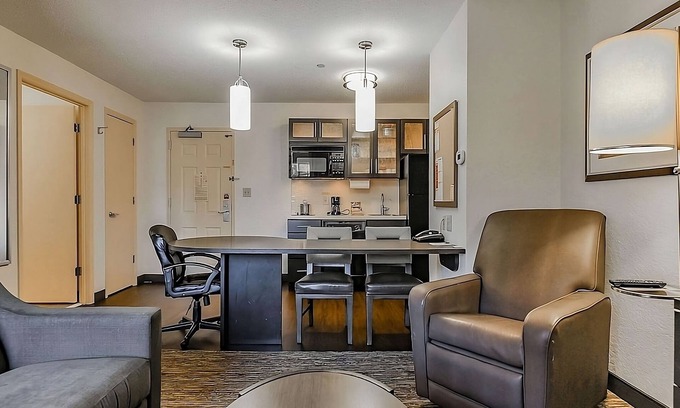 Mount Laurel Hotel | Look No More! Free Parking, Pets Allowed, Short Drive to Liberty Bell Center