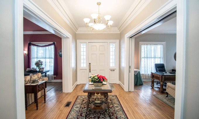Old Northside Bed & Breakfast | Looking Glass Inn