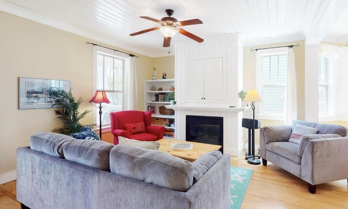 Nelscott House | Looney Dunes