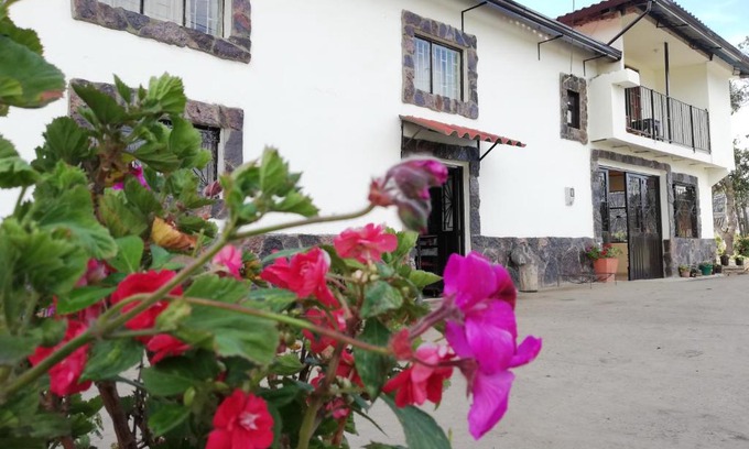 Aquitania Hotel | Los Geranios Hospedaje