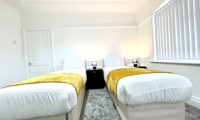 Wallasey House | Lotus Home - Double rooms and a single room