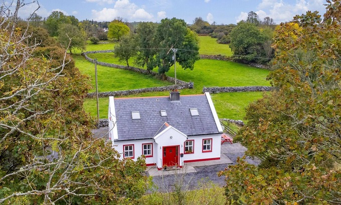 Neale Ski Chalet | Lough Mask Fishing Cottage - For family or groups