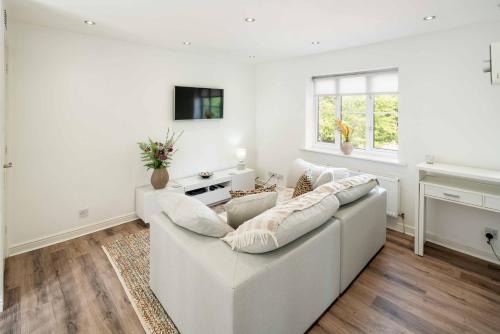 Loughton Apartment | Loughton Hideaway: Cozy 1BD Near Tube & Nature
