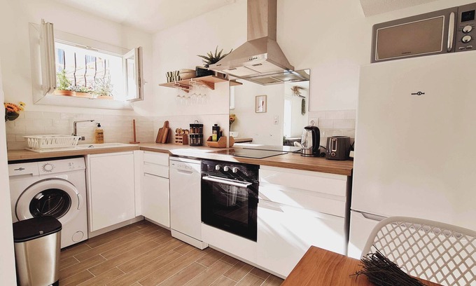 Saint-Henri House | Love nest with terrace close to the sea