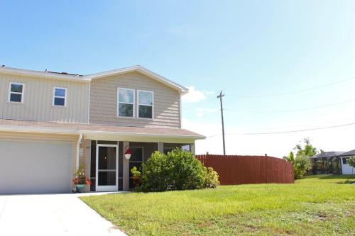 Mariner House | Lovelee Villa Cozy 2-Story Home