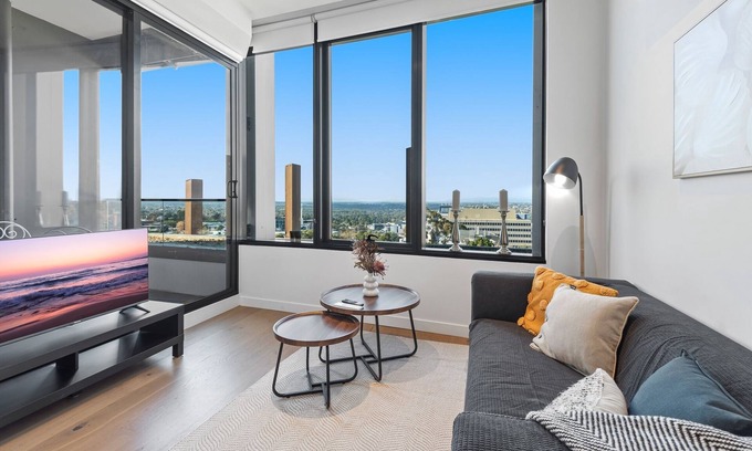Heidelberg Heights Apartment | Lovely 1-Bed Pad with Balcony, Gym & Pool
