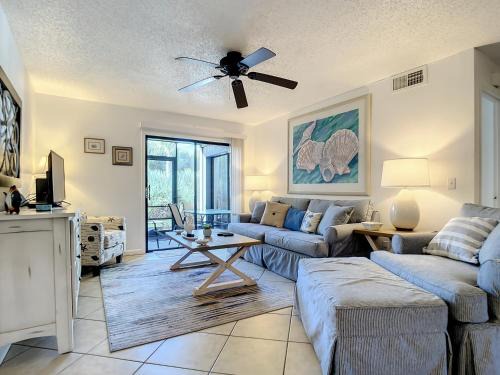 New Smyrna Beach Apartment | Lovely 1 bedroom 1 bath condo located within walking distance to car free beach. SC158