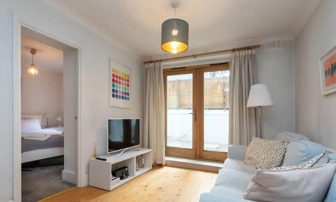 St. Helen's Apartment | Lovely 1 Bedroom Apartment in Colourful Notting Hill