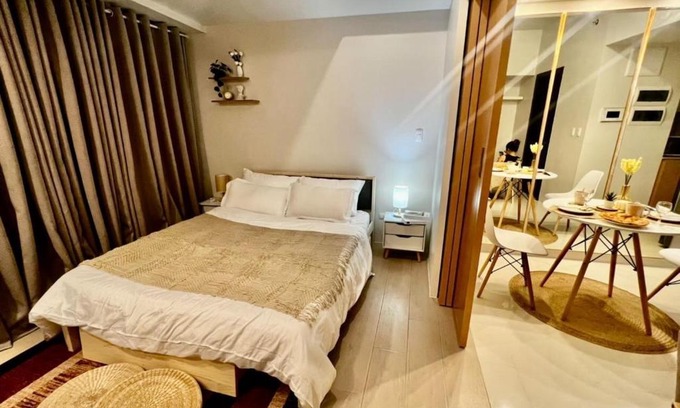 Bonifacio Global City Apartment | Lovely 1 Bedroom City View in Uptown BGC