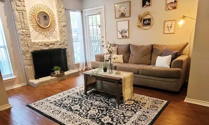 West Arlington Condo | Lovely 1 Bedroom Condo W/Pool - Covered Parkingn