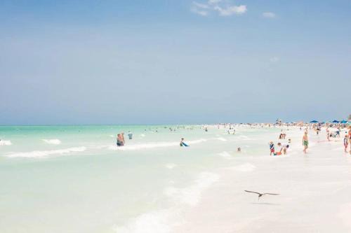 Sarasota Apartment | Lovely 1 Bedroom Unit Across from Lido Key Beach