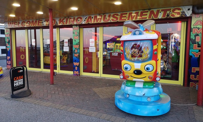 Walton on the Naze Apartment | Lovely 2-Bed caravan in Walton on the Naze