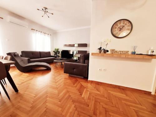 Athens Apartment | Lovely 2-Bedroom 4th Floor House Large Patio
