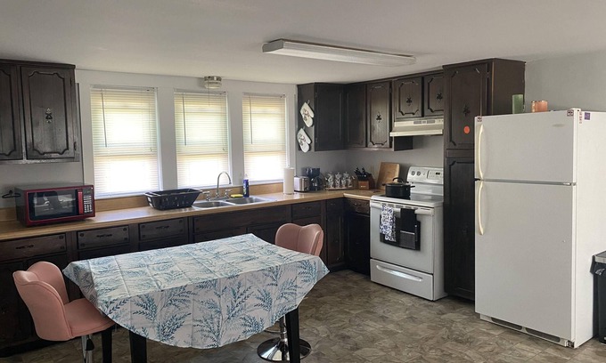 Augusta Apartment | Lovely 2-bedroom apartment with parking on premises
