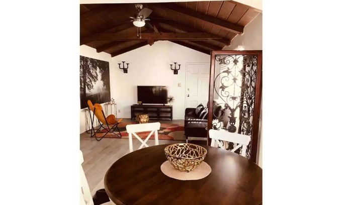 Upper Telegraph Apartment | Lovely 2 bedroom apartment… home away from home 🏠
