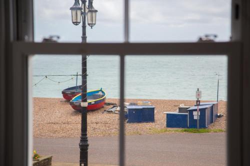 Worthing Apartment | Lovely 2- Bedroom Apartment with Stunning Sea Views