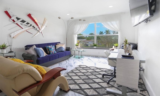 Margate Condo | Lovely 2-bedroom condo in Margate with WiFi, AC