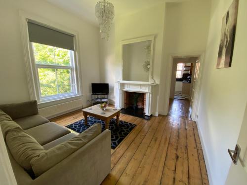 Westbourne Apartment | Lovely 2 Bedroom Flat Wifi Close to the beach