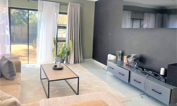 Bulawayo Apartment | Lovely 3 bed all En-suite in Malindela - 2118