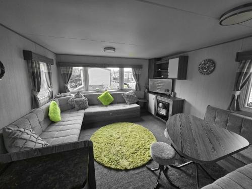 Grimsby House | Lovely 3 Bed Caravan near to beach 5 star Reviews