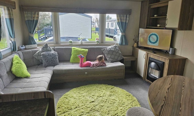 Grimsby Cabin | Lovely 3 Bed Caravan near to beach 5 star Reviews