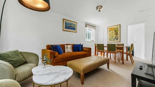 Holland Park Apartment | Lovely 3 Bedroom Apartment in Holland Park