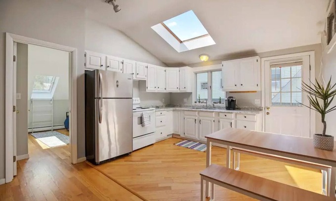 Parkside Apartment | Lovely 3-bedroom downtown Portland apartmentnn