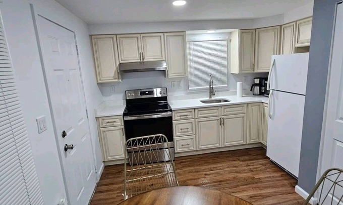 Communipaw House | Lovely 3-bedroom Parking, 20 Min To NYC!