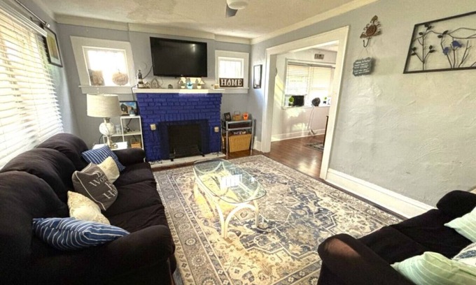 Akron House | Lovely 4-Bed Victorian in Akron (2 Kings, 1 Queen)
