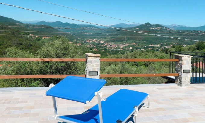 Villanova d'Albenga Apartment | Lovely apartment for 6 guests with A/C, WIFI, TV and terrace