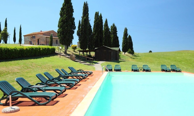 Ponte di Gabbiano Villa | Lovely apartment in villa for 4 guests with WIFI, pool, TV, pets allowed and parking, close to S...