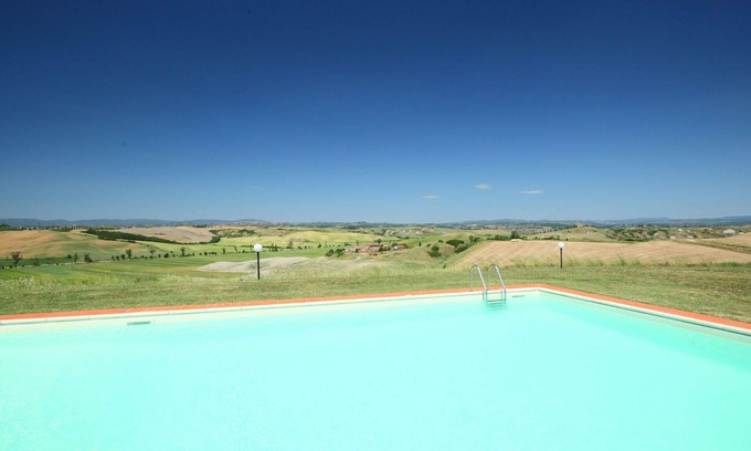 Ponte di Gabbiano Villa | Lovely apartment in villa for 4 guests with pool, WIFI, pets allowed and parking, close to Siena