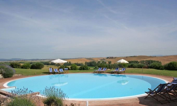 Monteroni d'Arbia Apartment | Lovely apartment for 5 guests with pool, WIFI, panoramic view and parking, close to Siena