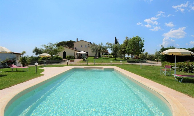 Massa Marittima Villa | Lovely apartment in villa for 4 guests with WIFI, pool, TV, terrace, pets allowed and parking