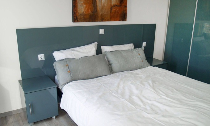 West-Graftdijk House | Lovely apartment in villa for 4 guests with WIFI, TV, terrace and parking