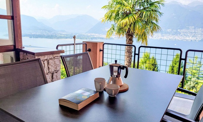 Vira Apartment | Lovely apartment for 5 guests with WIFI, pool, TV and patio