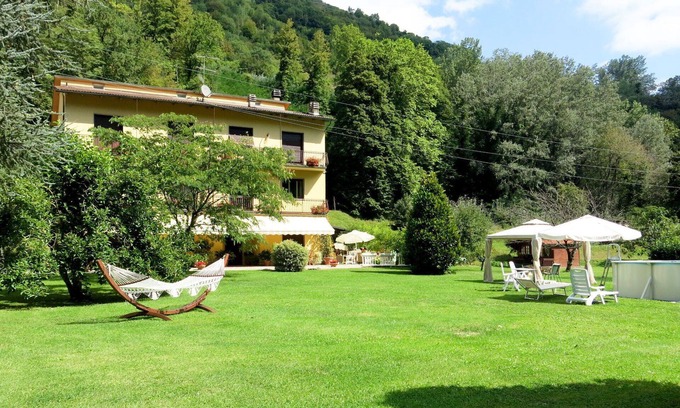 Casoli Apartment | Lovely apartment for 6 guests with WIFI, pool, hot tub, TV, patio and parking