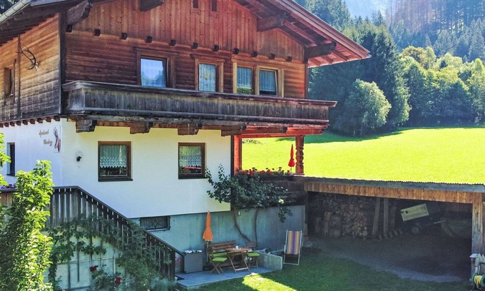 Ginzling Apartment | Lovely apartment for 5 people with balcony and pets allowed