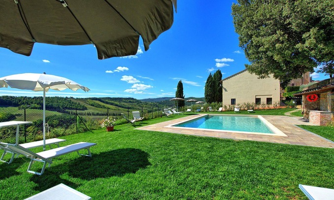 San Gimignano Apartment | Lovely apartment for 10 people with WIFI, pool, A/C and panoramic view, close to San Gimignano