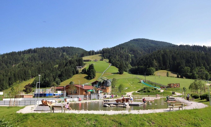 Wildschoenau Villa | Lovely apartment in villa for 4 people with WIFI, TV, balcony and parking