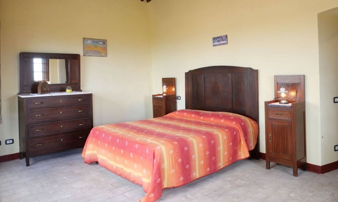 Roccastrada Villa | Lovely apartment in villa for 6 guests with pool, WIFI, TV, patio and parking