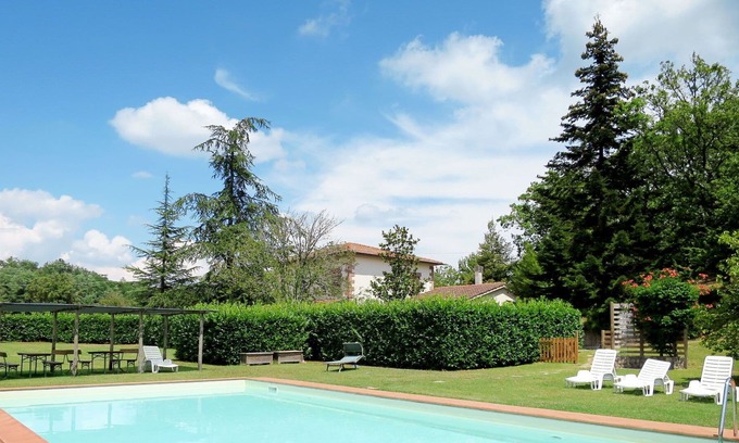 Montieri House | Lovely apartment in villa for 2 guests with WIFI, pool, patio, pets allowed and parking