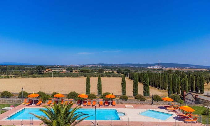 Puntone House | Lovely apartment in villa for 4 guests with A/C, pool, WIFI, TV, terrace and pets allowed