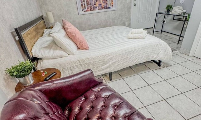 Ironbound District Apartment | Lovely apt ! Ideal for a couple! Easy access NYC.