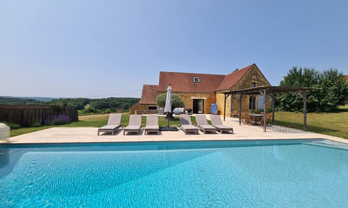 Daglan House | Lovely barn conversion with private heated pool