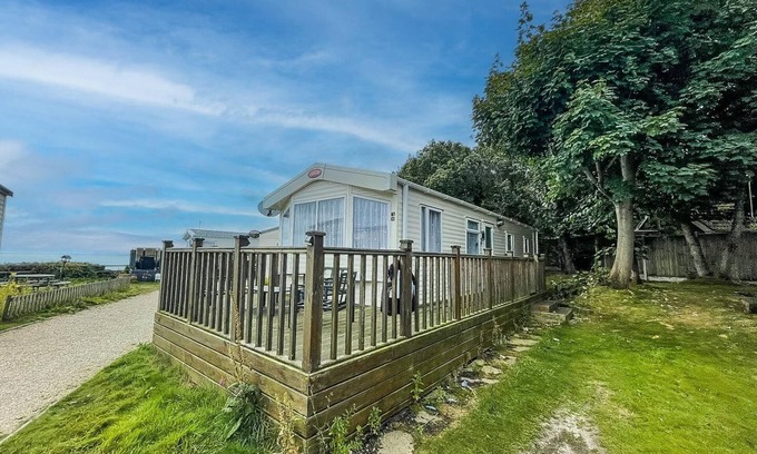 Corton House | Lovely caravan at Azure Seas nearby the beautiful beach ref 32038AZ